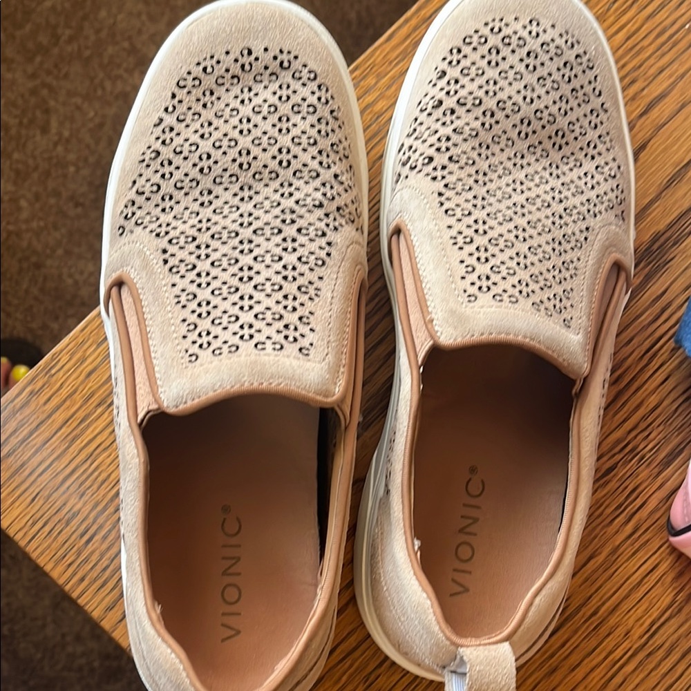 Vionic Kimmie Perf Tan slip on Sneakers with Perforated Design like new